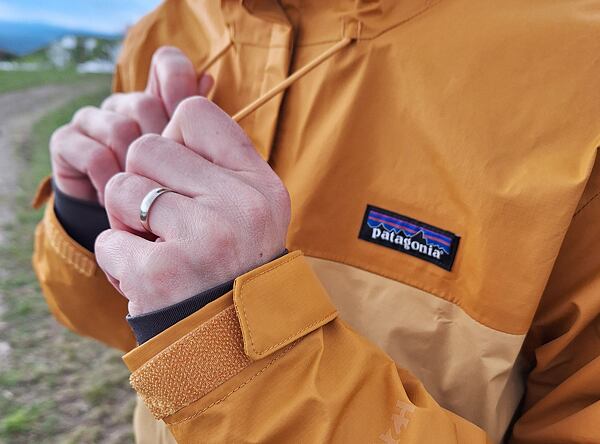 Dámská bunda Patagonia W Torrentshell 3L Rain - šnůrky na dotažení kapuce